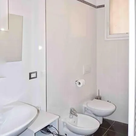 Bright Channel View Apartment Venice
